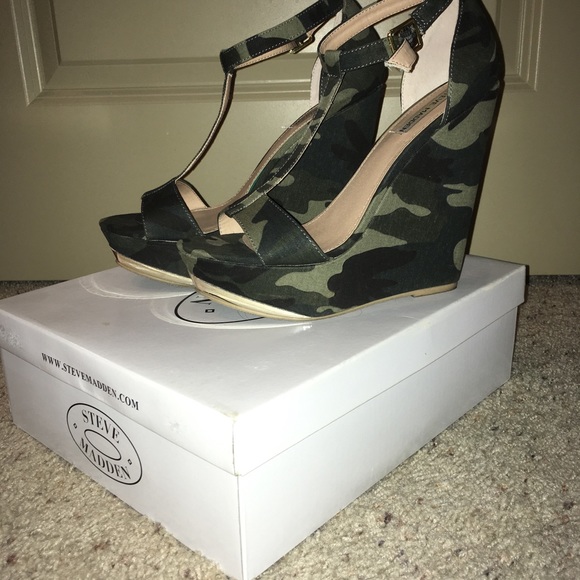 steve madden camo wedge